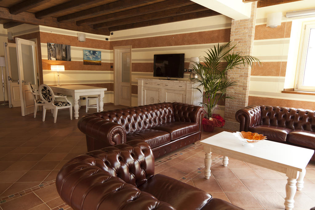 Agriturismo Creta Rossa Торре-Де-Руджеро Экстерьер фото