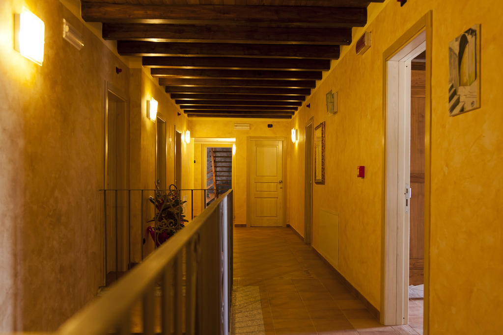 Agriturismo Creta Rossa Торре-Де-Руджеро Экстерьер фото