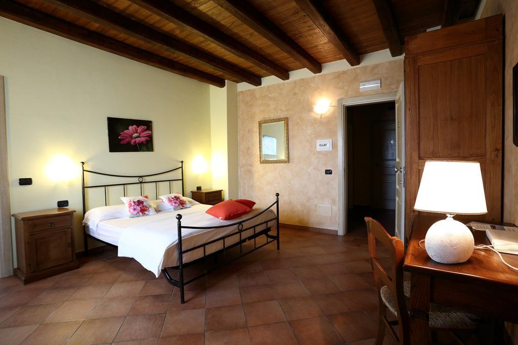Agriturismo Creta Rossa Торре-Де-Руджеро Экстерьер фото