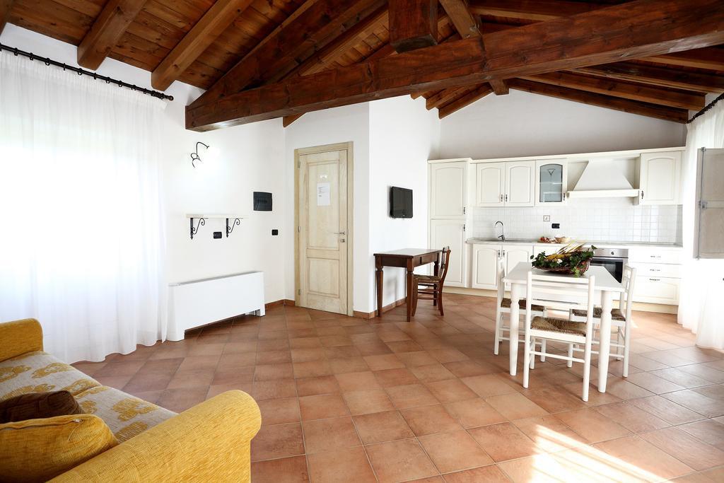 Agriturismo Creta Rossa Торре-Де-Руджеро Экстерьер фото