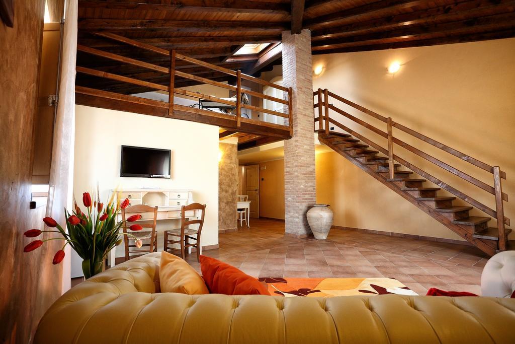 Agriturismo Creta Rossa Торре-Де-Руджеро Экстерьер фото